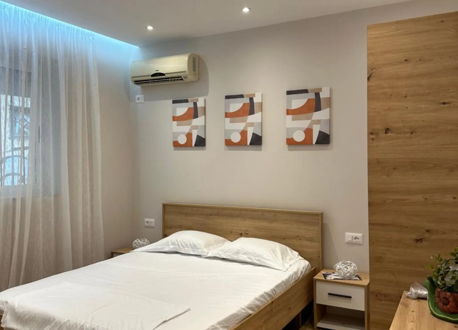Tirana Home Αλβανία